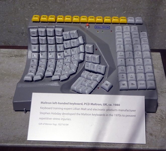 Muchos investigadores intentaron mejorar el clásico teclado Qwerty, pero sin un éxito duradero. Aquí un teclado para zurdos