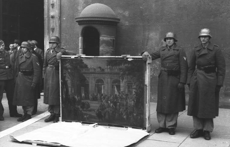 arte robado por los nazis siendo exhibido