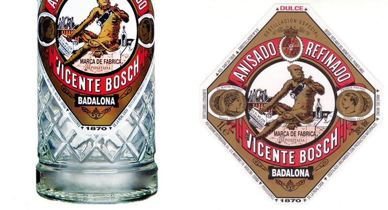 La creativa botella de Anís del Mono con su etiqueta octogonal y su mono-hombre un tanto exótico.