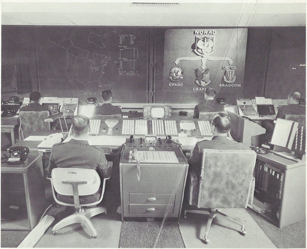 Fotos antiguas muestran la construcción y operación de NORAD