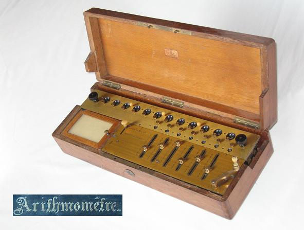 El aritmómetro (Arithmometer en inglés) o calculadora mecánica fue la evolución de la ... esa época.