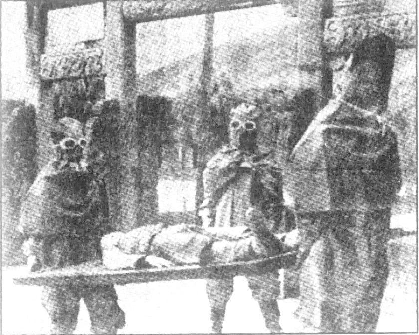 El personal japonés con trajes protectores transporta una camilla a través de Yiwu, China, durante las pruebas de guerra de gérmenes de la Unidad 731. Junio de 1942