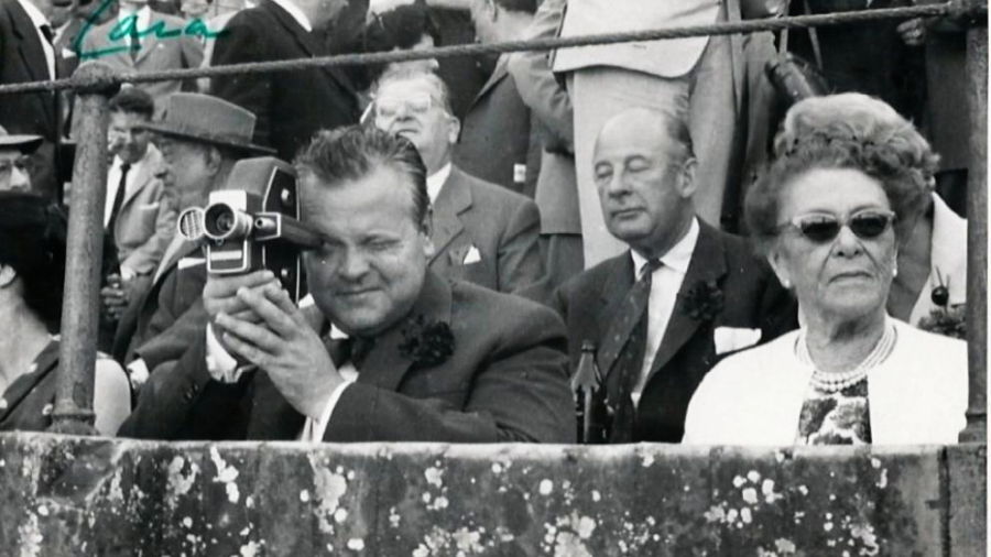 Orson Welles en los toris grabando con una camara no profesional
