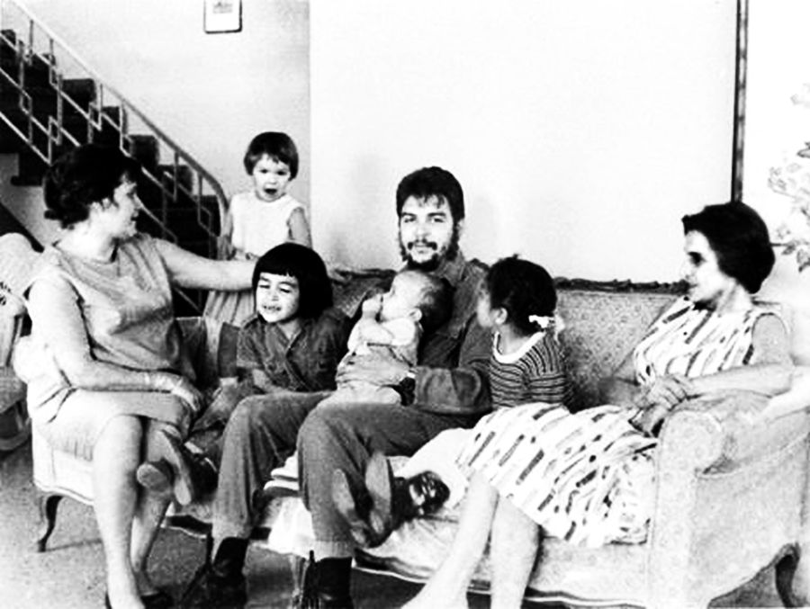 El Che con sus familia