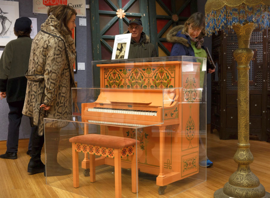 El piano de Casablanca es subastado por 3.2 millones de dolares