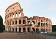El Coliseo o Anfiteatro Flavio (en latín Colosseum, en italiano Colosseo)