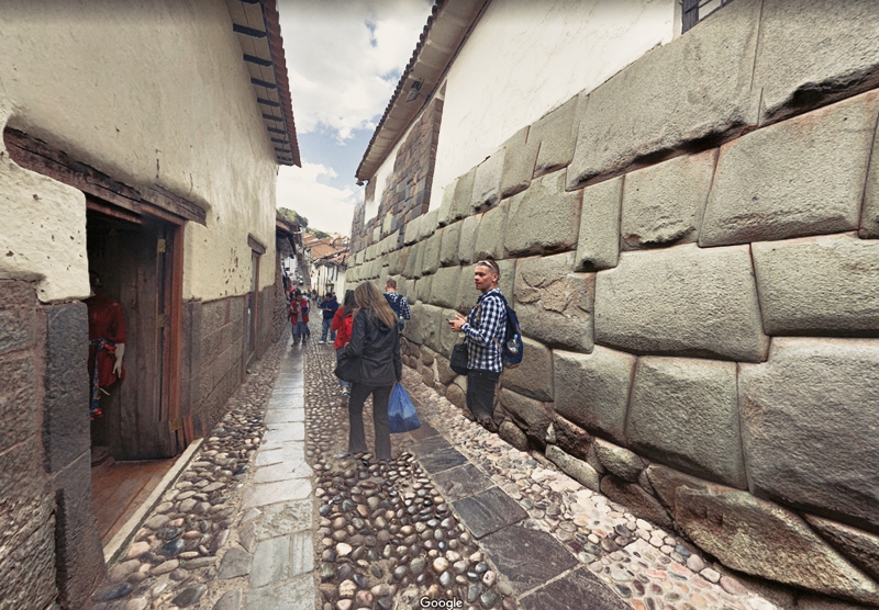 Calle Hatun Rumiyoc en el centro histórico de Cuzco