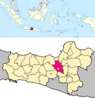 Banyubiru, también deletreado Banyu-Biru (en la época colonial Banjoebiroe o Banjoe Biroe) es un pueblo y subdistrito indonesio (indonesio: kecamatan) situado en la regencia de Java Central de Semarang, a unos 45 kilómetros al sur de la ciudad de Semarang y cinco kilómetros al sur de Ambarawa. 