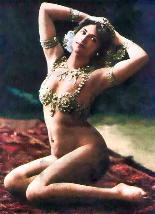 Mata Hari desnudo frontal