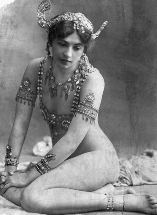 Mata Hari desnudo frontal