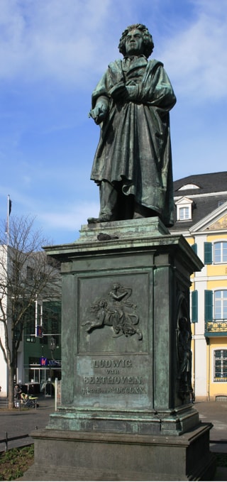 Monumento a Beethoven en la Münsterplatz